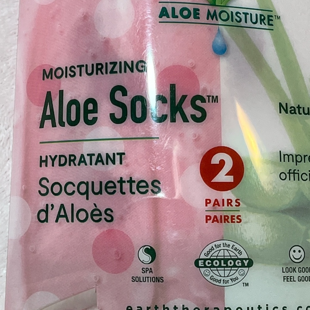 NEW One Pair Pink Polka Dot  Aloe Moisture Socks from Earth Therapeutics - Picture 7 of 9